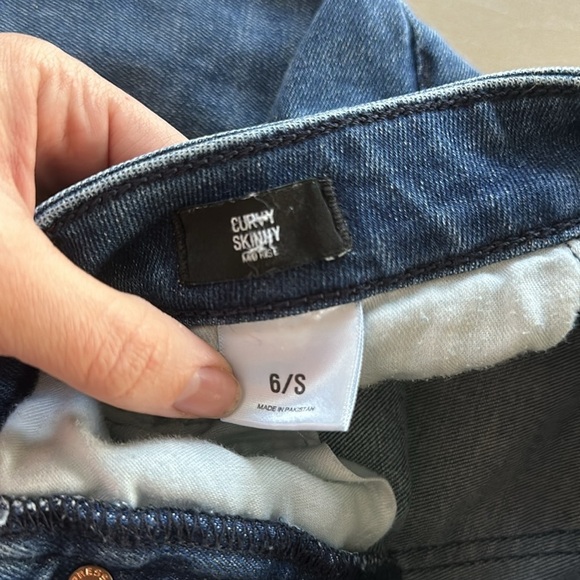 Express Curvy Skinny Mid Rise Capris size 6 Short - Picture 4 of 6